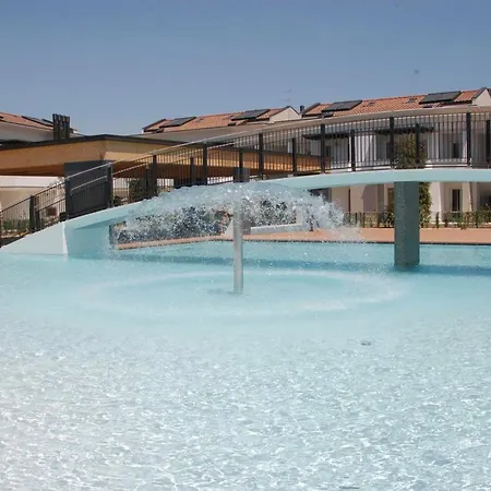 아파트 Homely With Swimming Pool In A Village 비비오네